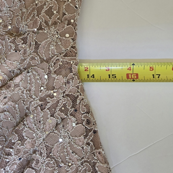 Connected Apparel Beige Lace Dress. Size 8 - Picture 4 of 8